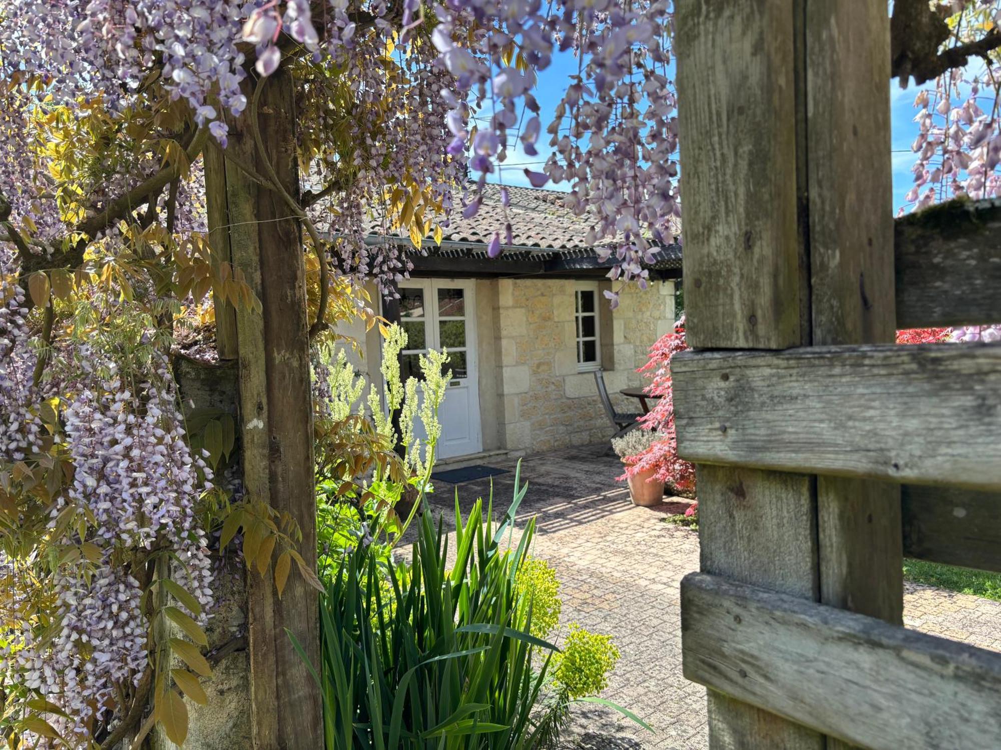 Domaine Des Monges Saint-Seurin-de-Prats Exterior foto